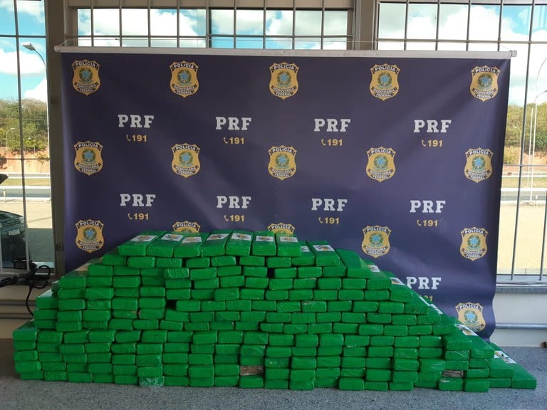 Homem que viajava com a família é preso com mais de 170 kg de maconha