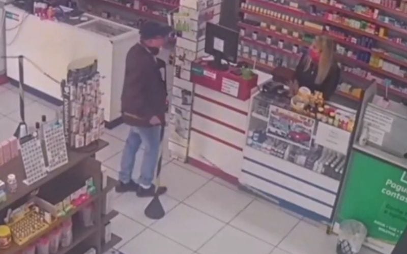 Câmera flagra quando jornalista atira na ex-namorada; veja o vídeo