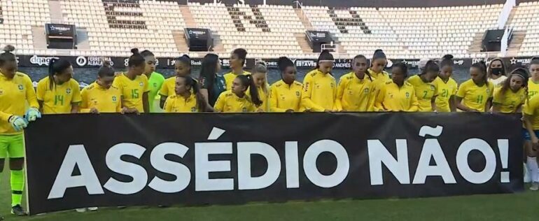 Jogadoras da seleção de futebol divulgam manifesto contra assédio sexual