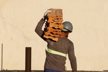 Inflação da construção civil cai para 0,08% em fevereiro, diz IBGE