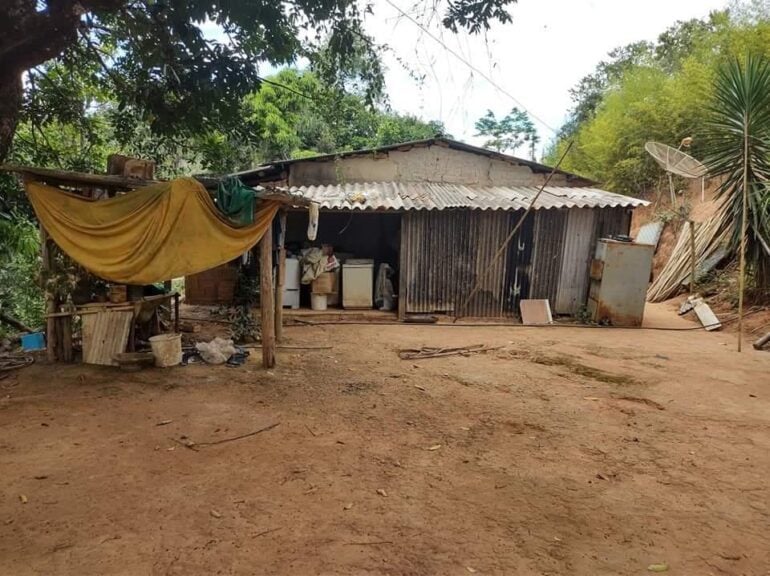 Cuidadora de idosos em Itabira cria vaquinha para reformar casa dos pais