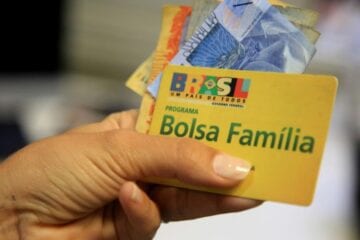 Novo bolsa família: Bolsonaro fala em R$300 depois de reformulação