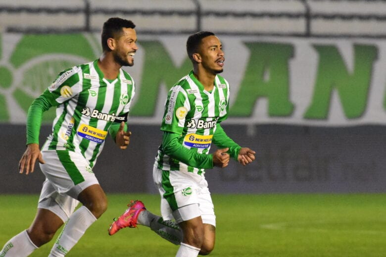Grêmio joga mal, perde para Juventude e segue na lanterna, sem vencer