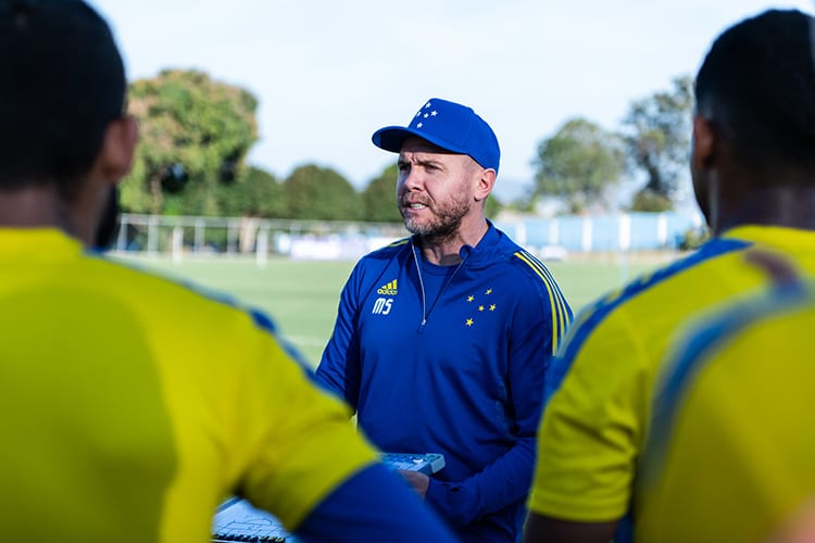 Para se distanciar do Z4, Cruzeiro enfrenta Brasil de Pelotas pela Série B