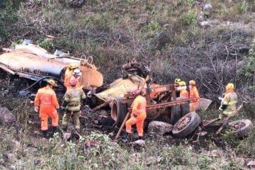Acidente envolvendo caminhão-pipa deixa uma pessoa morta em Nova Lima