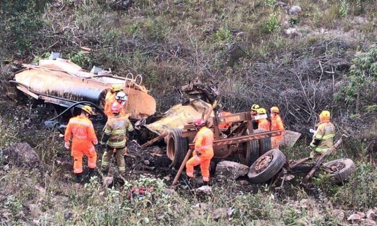 Acidente envolvendo caminhão-pipa deixa uma pessoa morta em Nova Lima