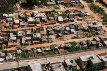 PMs são recebidos a pedradas e garrafadas em baile funk de Contagem