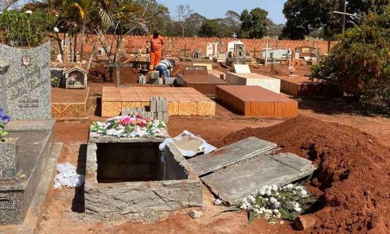 Corpo de mulher é desenterrado e violado em Minas