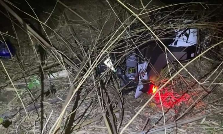 Mulher é decapitada em queda de moto