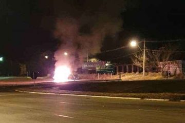 Homem rouba carro, foge da PM, se envolve em acidente e acaba no hospital