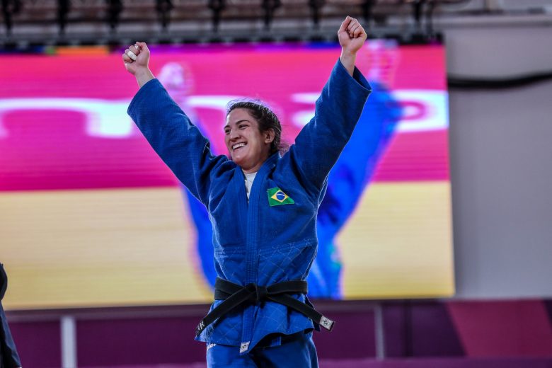 Mayra Aguiar faz história e conquista medalha no judô