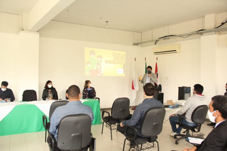 Prefeitura de Nova Era lança programa “Família Acolhedora”