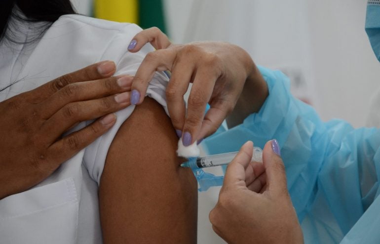 Não tomou a vacina? Monlevade aplica primeira dose em adultos que se cadastraram para repescagem