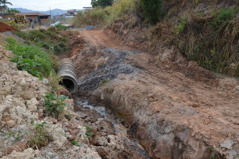 Prefeitura de Monlevade dá início a obras de melhorias na rua 36, no bairro Loanda