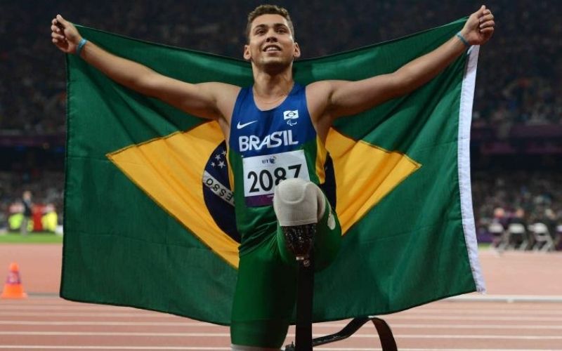 Atleta paralímpico sofre ameaça e é agredido junto com a namorada e o sogro idoso