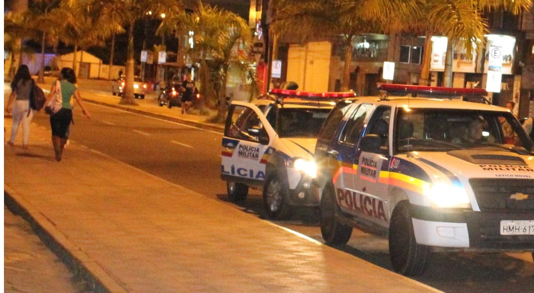 Mulher tem motocicleta furtada na avenida João Pinheiro