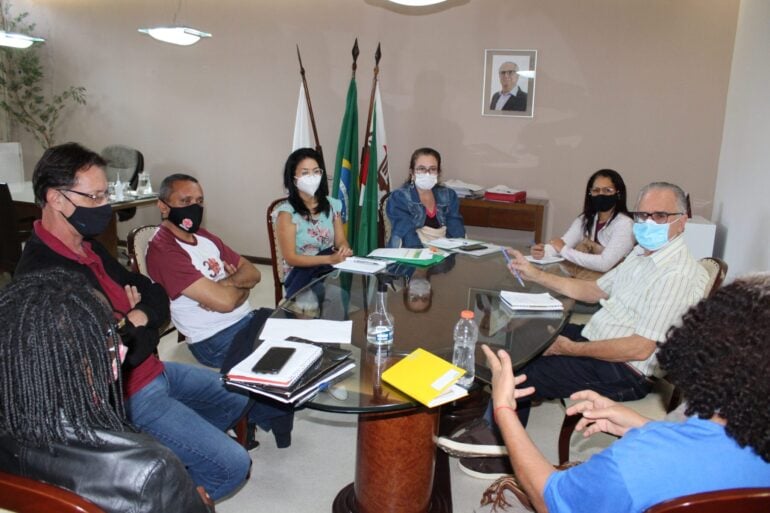 Prefeito de Monlevade promove reunião com representantes da Economia Popular Solidária