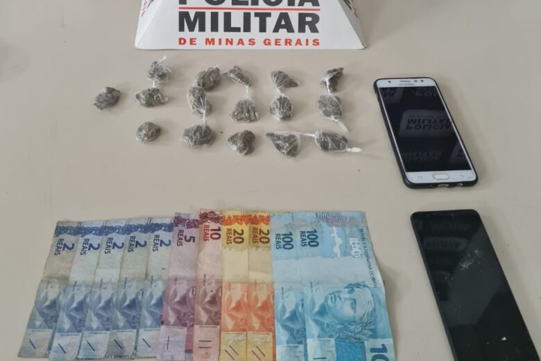 Polícia Militar prende suspeitos de tráfico de drogas na praça da Overdose, em Monlevade