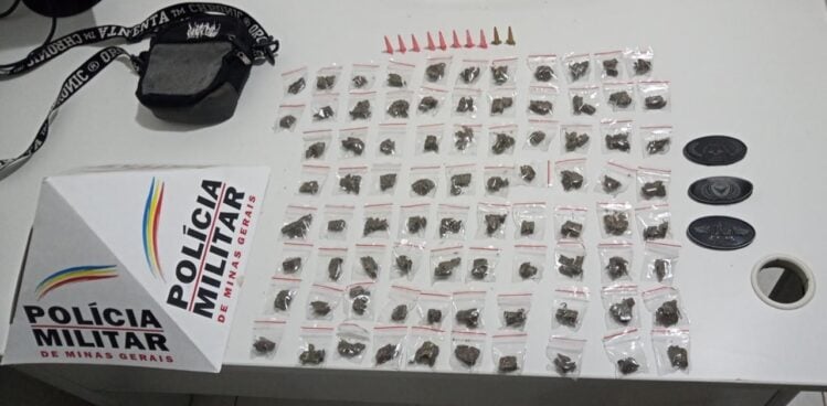 Polícia Militar apreende maconha e cocaína no Juca Rosa