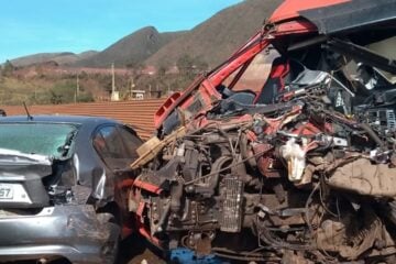 Acidente interdita BR-040, em Itabirito, e deixa uma vítima