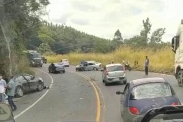 Acidente deixa trânsito lento na BR-381 em São Gonçalo do Rio Abaixo