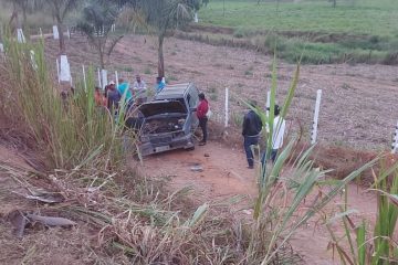 Colisão entre veículos deixa casal ferido na MGC-120