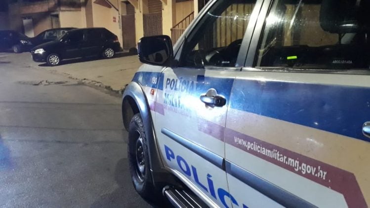 Homem é baleado ao lado da namorada em Itabira