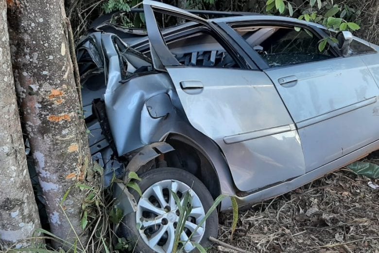 Motorista é socorrido após acidente na MG-434, em São Gonçalo