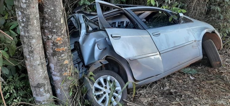 Motorista é socorrido após acidente na MG-434, em São Gonçalo