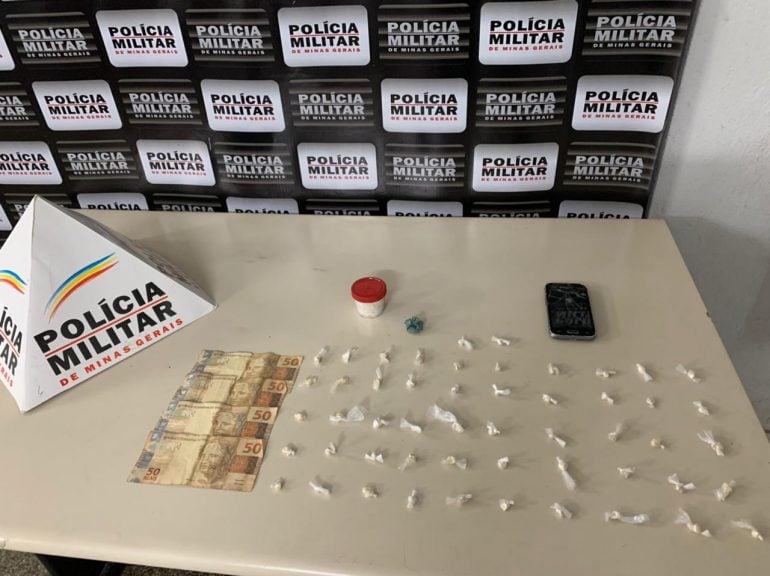 Polícia Militar prende cinco suspeitos por tráfico de drogas em Monlevade