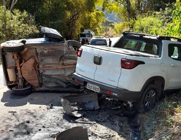 Depressão na pista pode ter causado acidente na MGC-120, em Ferros