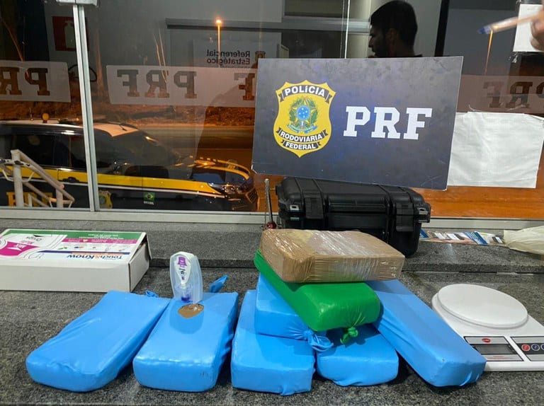 PRF apreende grande quantidade de pasta base de cocaína em Monlevade