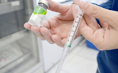 Itabira vacina adolescentes de 11 e 12 anos contra a meningite