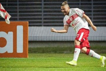 Com gol olímpico, CRB bate o Brusque e assume a vice-liderança da Série B