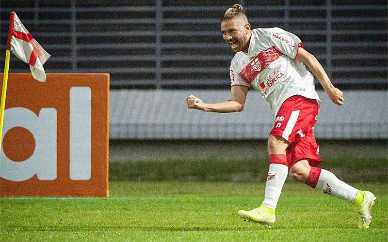 Com gol olímpico, CRB bate o Brusque e assume a vice-liderança da Série B