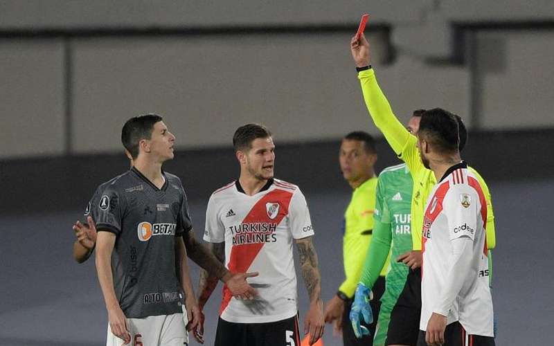 Atlético recorre de expulsão e espera ter Nacho diante do River Plate