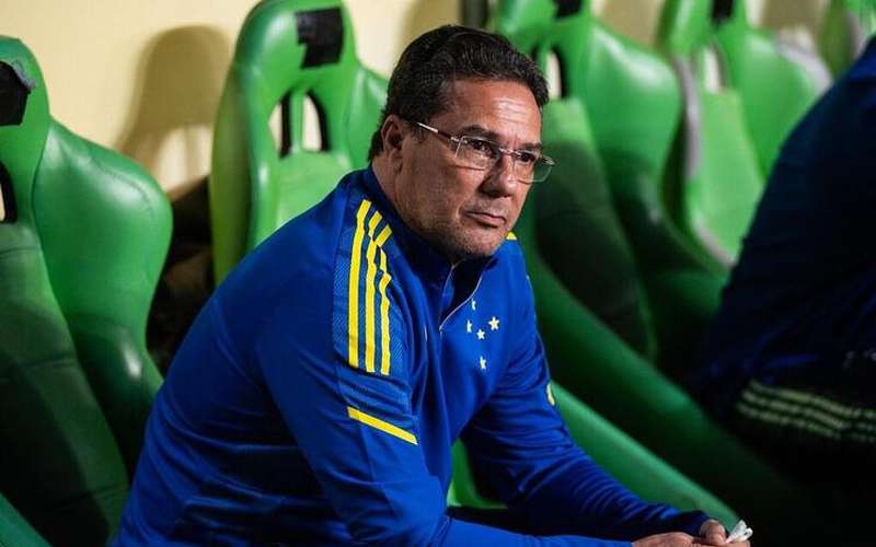 Luxemburgo escala Cruzeiro com três mudanças para jogo com Sampaio Corrêa