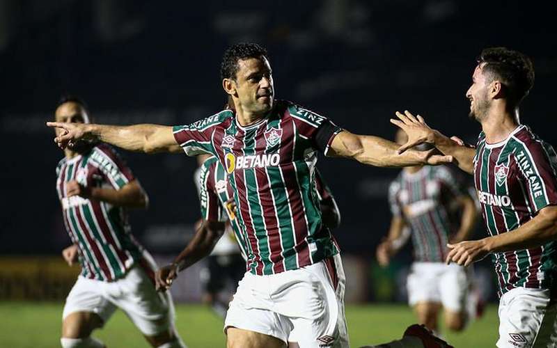 Fred vira 2º maior artilheiro do Brasileiro, mas se machuca e preocupa Flu