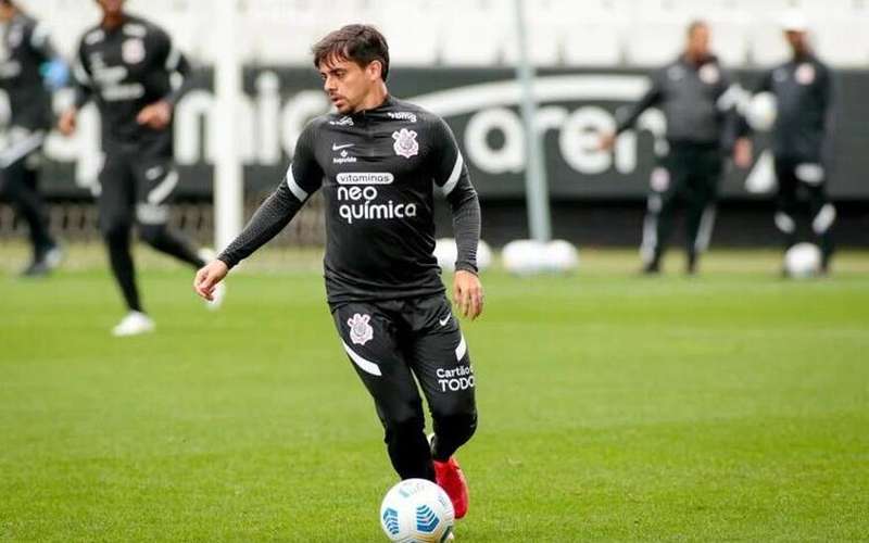 Fagner continua em tratamento e é dúvida para o duelo com o Grêmio