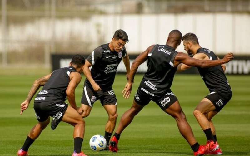 Fagner, Adson e Renato Augusto são desfalques no treinamento do Corinthians