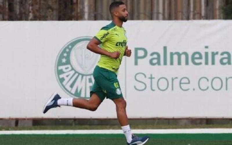 Em recuperação, lateral Jorge treina com bola pela 1ª vez no Palmeiras