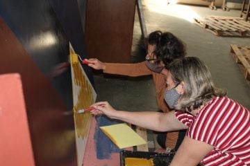 Professores da Fundação Casa de Cultura reciclam materiais para decoração da sede