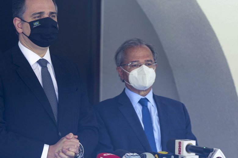 Presidente do Senado: reajuste do Bolsa Família depende de precatórios