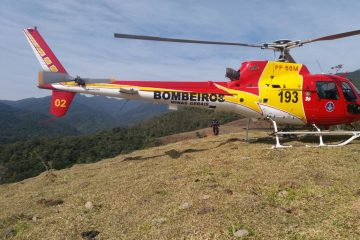 Carro capota em MG-20 e duas vítimas ficam em estado grave