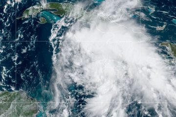 Tempestade Ida ganha força e se transforma em furacão no Golfo do México