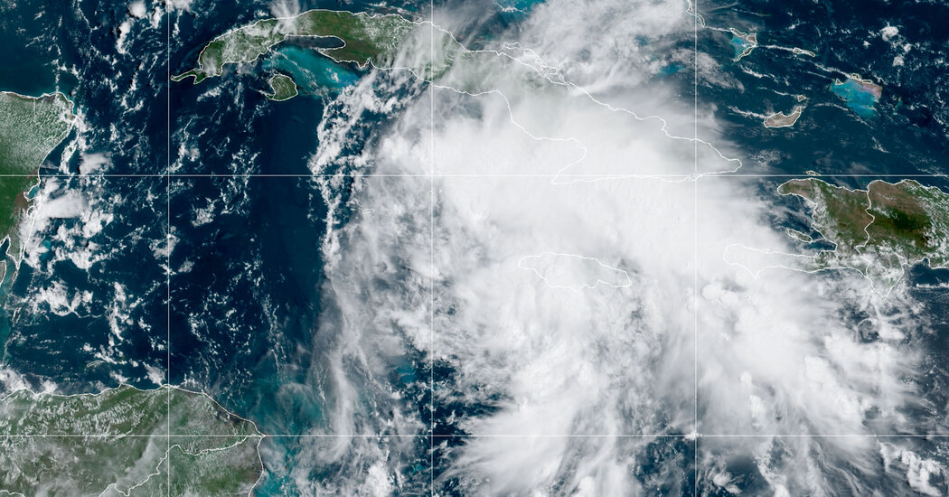 Tempestade Ida ganha força e se transforma em furacão no Golfo do México