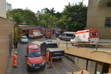 Bombeiros socorrem homem soterrado no Hotel Ouro Minas