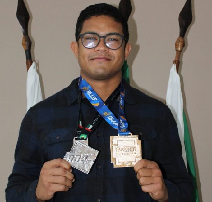Dr. Laércio recebe o monlevadense colecionador de medalhas do Jiu Jitsu
