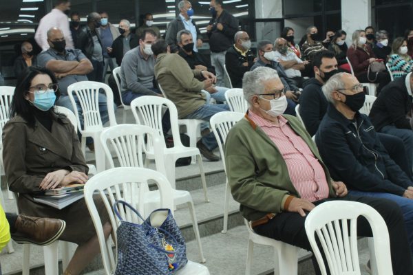 Furas-filas na Vacinação: "estamos apurando", afirma secretária de Saúde de Itabira