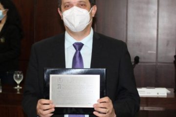Monlevadense envolvido na aprovação de vacinas contra a Covid-19 no Brasil é homenageado na Câmara